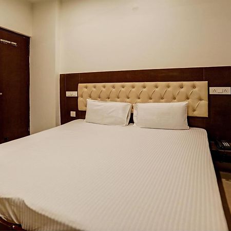 Oyo Hotel The Red Hut จัณฑีครห์ ภายนอก รูปภาพ