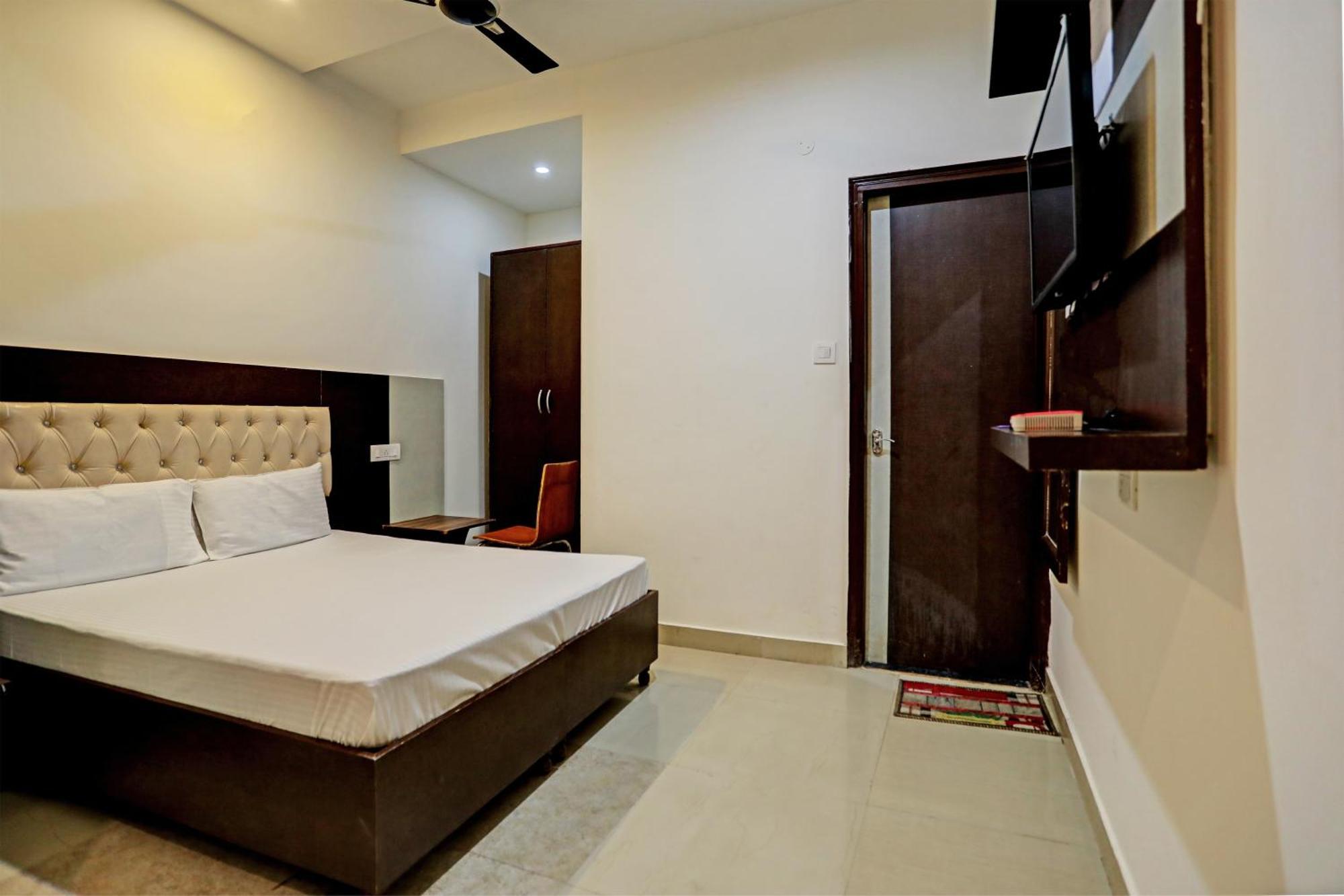 Oyo Hotel The Red Hut จัณฑีครห์ ภายนอก รูปภาพ