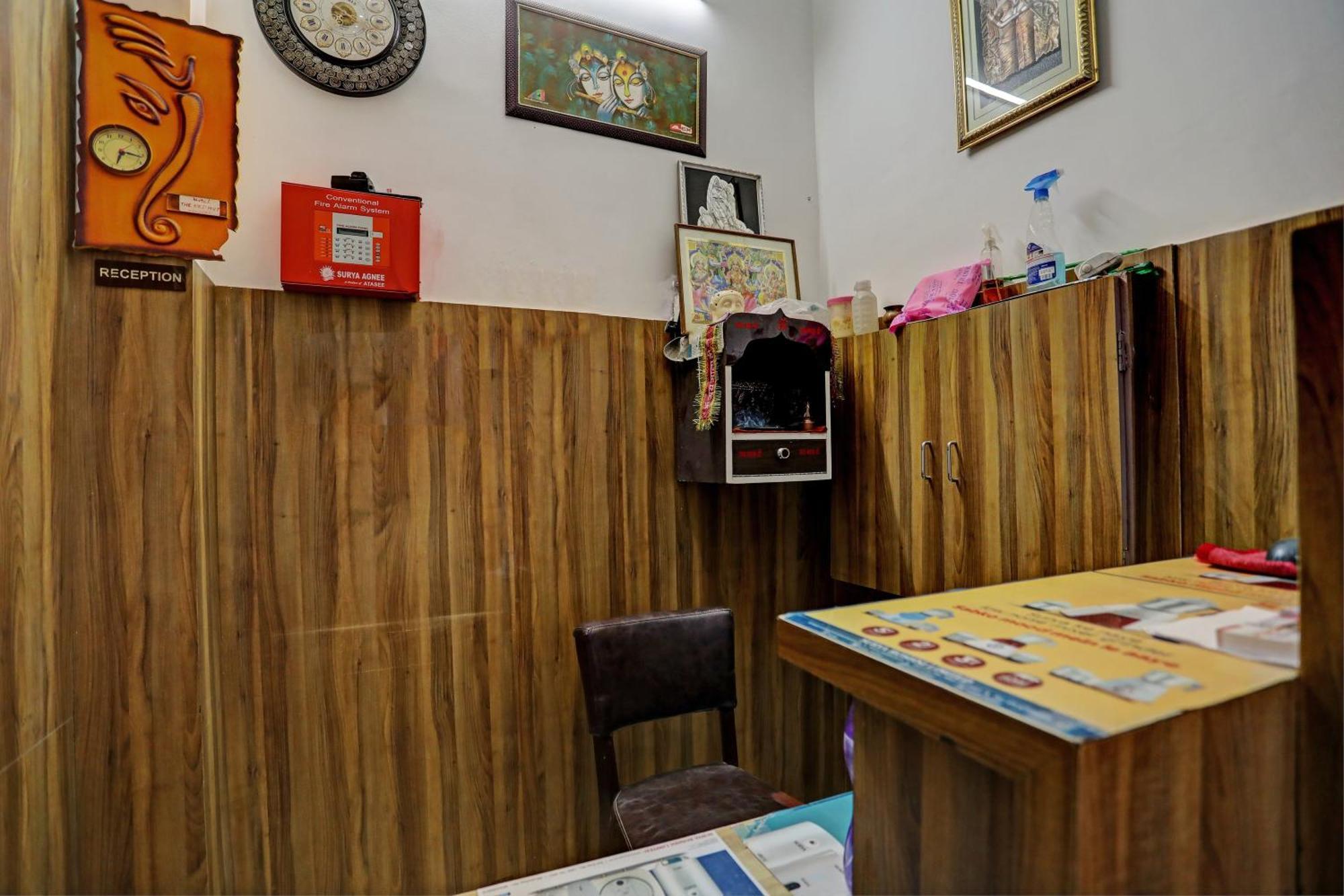 Oyo Hotel The Red Hut จัณฑีครห์ ภายนอก รูปภาพ