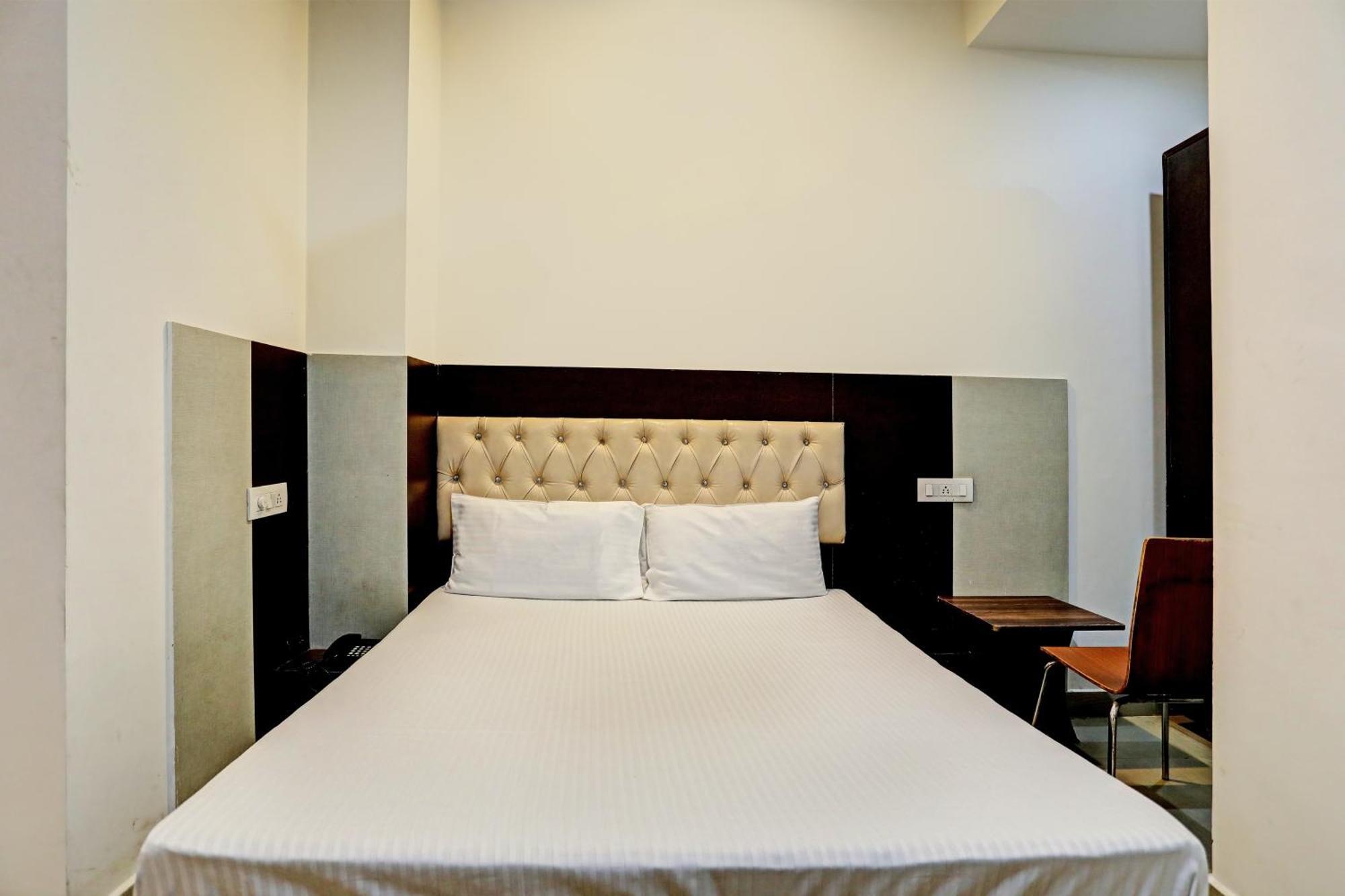 Oyo Hotel The Red Hut จัณฑีครห์ ภายนอก รูปภาพ