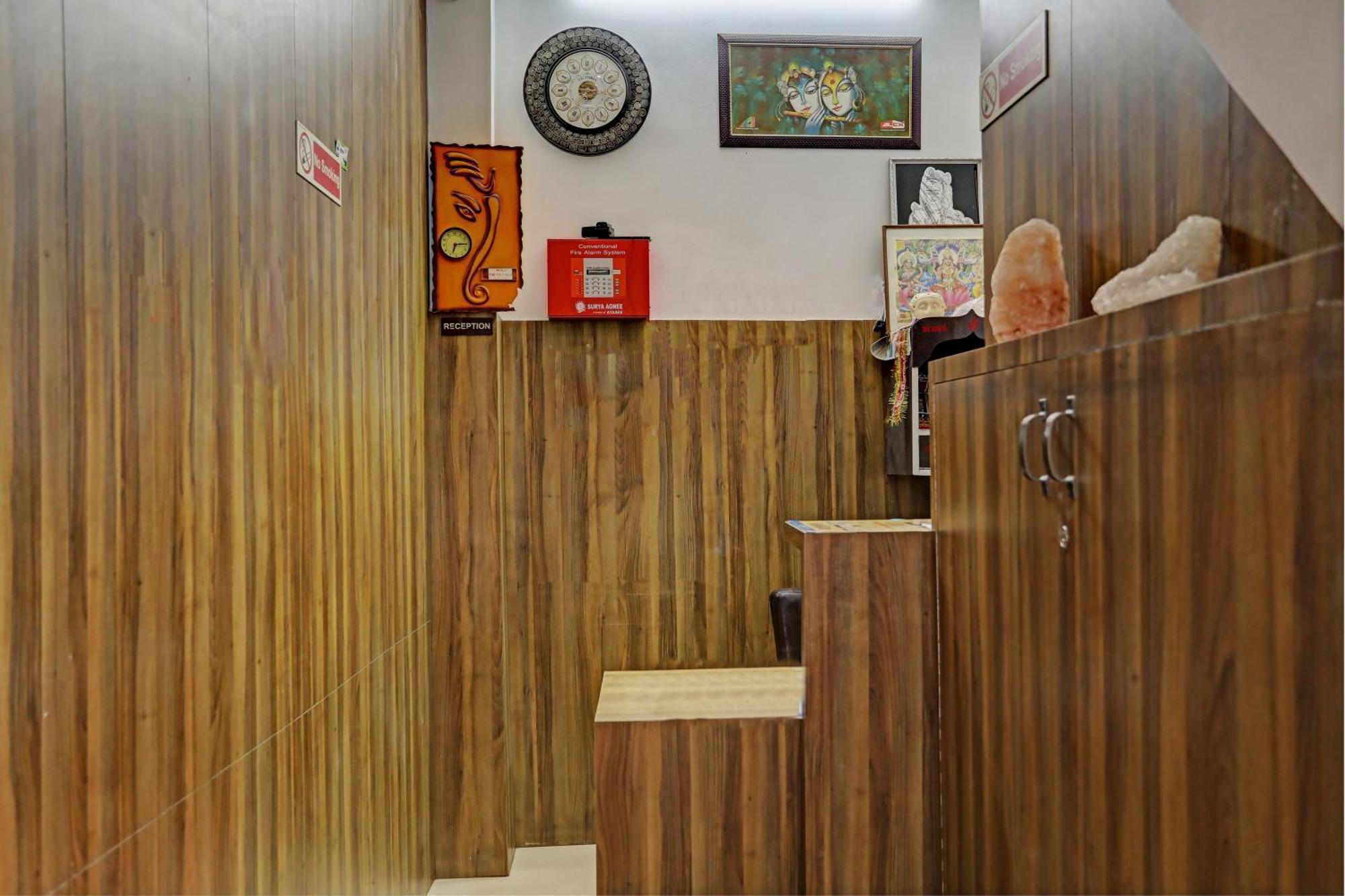 Oyo Hotel The Red Hut จัณฑีครห์ ภายนอก รูปภาพ