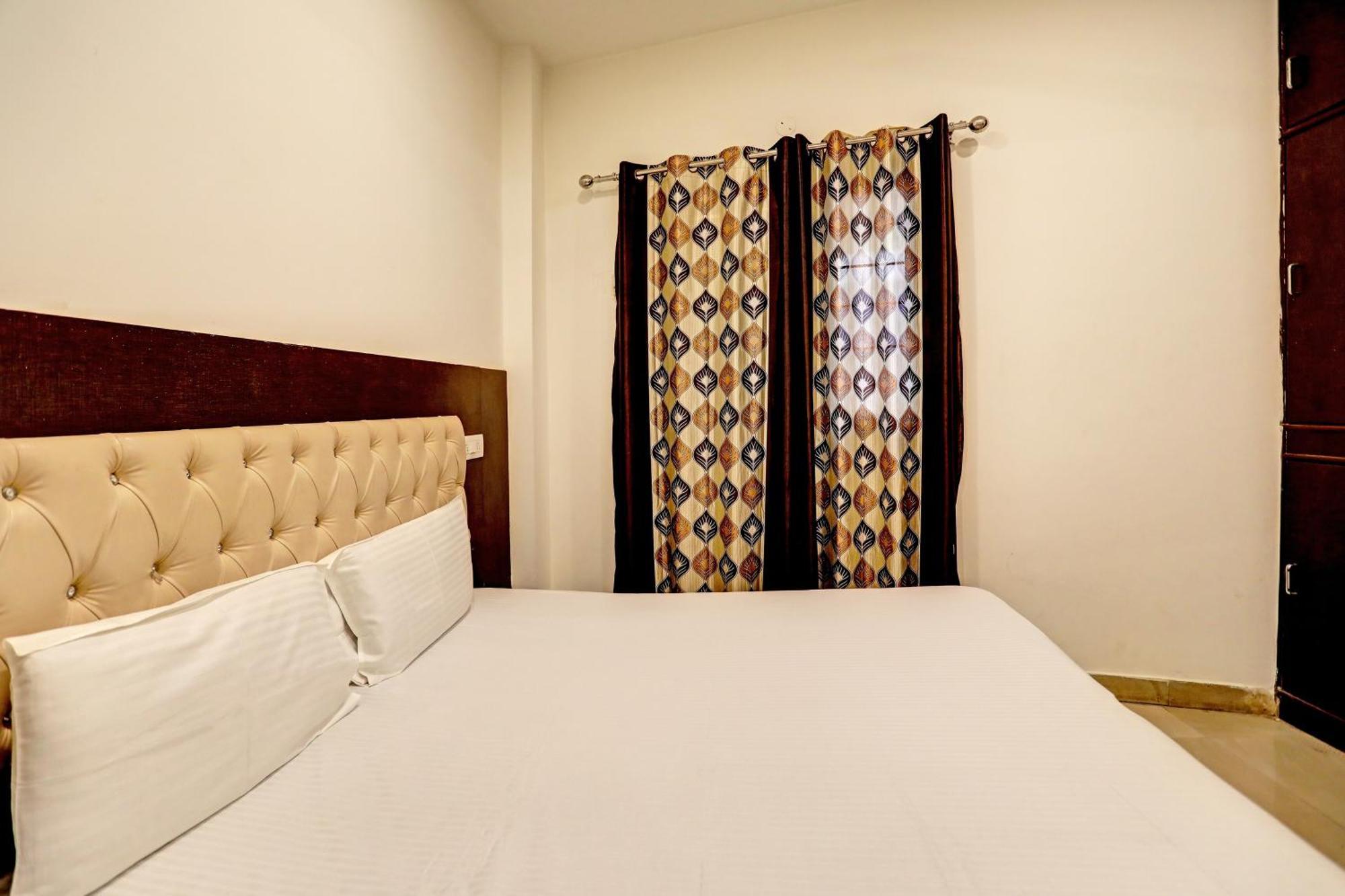 Oyo Hotel The Red Hut จัณฑีครห์ ภายนอก รูปภาพ